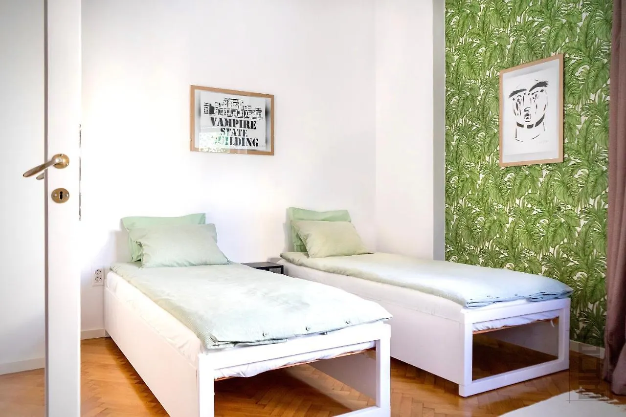 Apartment S Q U A Re Palace Gallery//Apartment Bucharest Romania