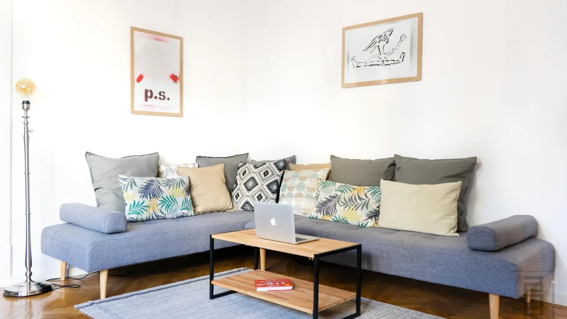 S Q U A Re Palace Gallery//Apartment Bucharest Romania