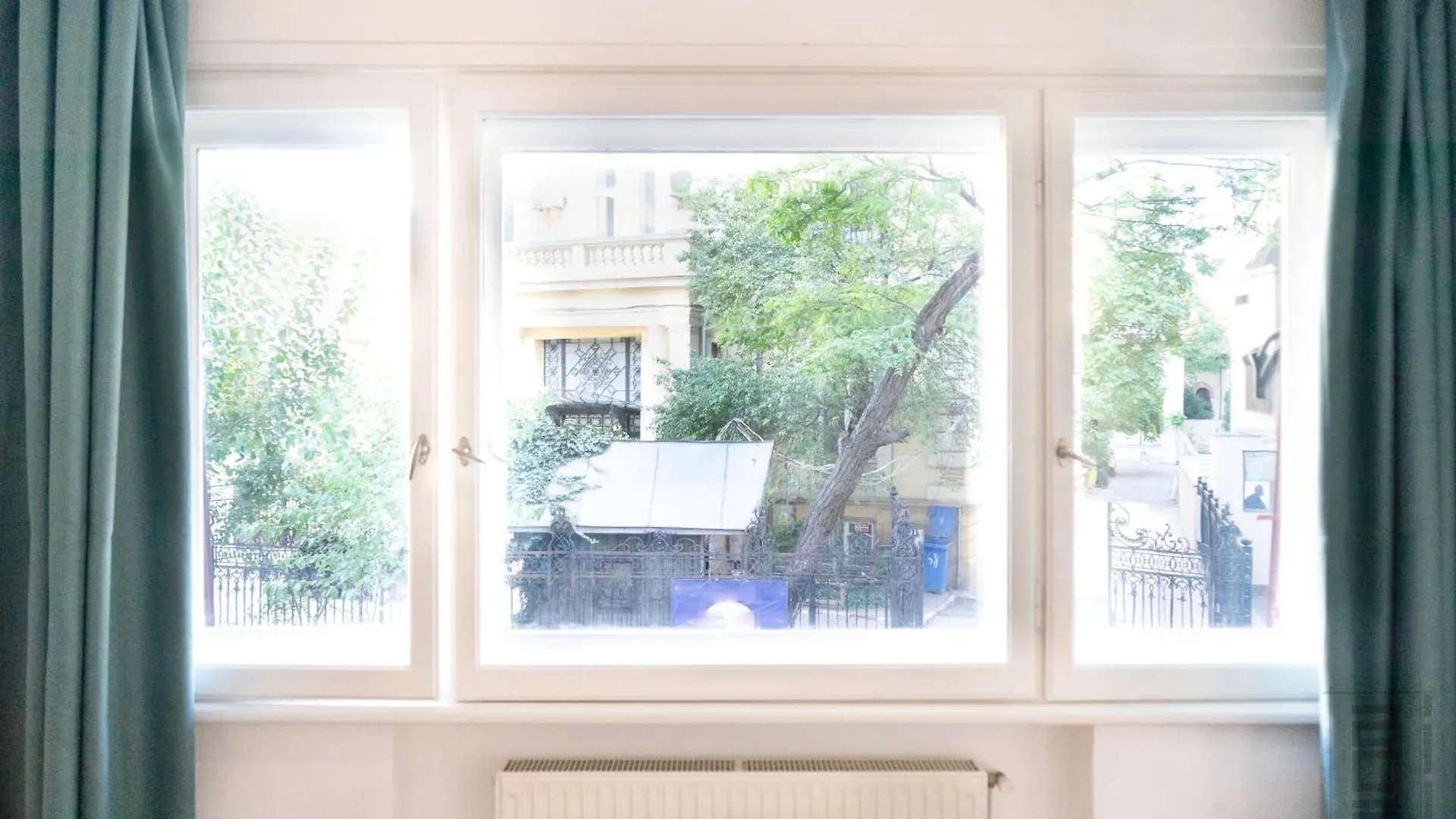 S Q U A Re Palace Gallery//Apartment Bucharest Romania